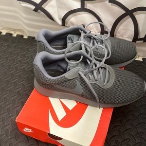 Nike Tanjun, gray size 10.5